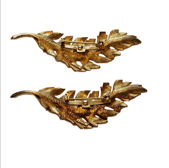 Coro 1961 Gold-tone Leaf Brooches with Intricate Design - Picture 2 of 6